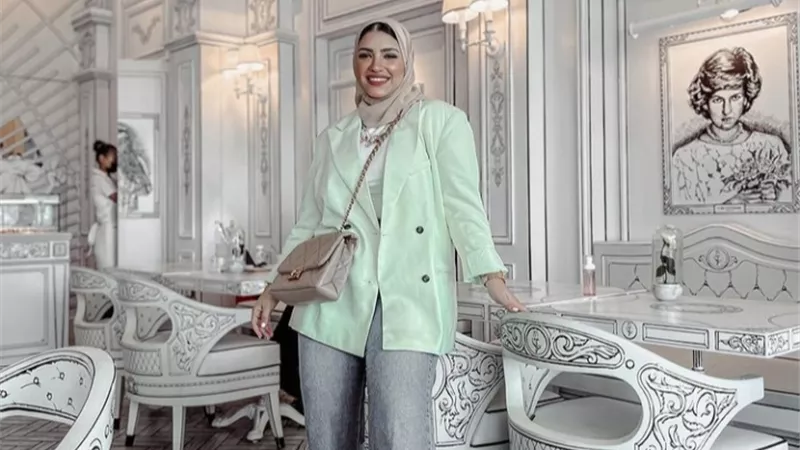 «موضة السبعينيات».. طرق لبس البنطلون «الوايد ليج» بأكثر من طريقة| صور