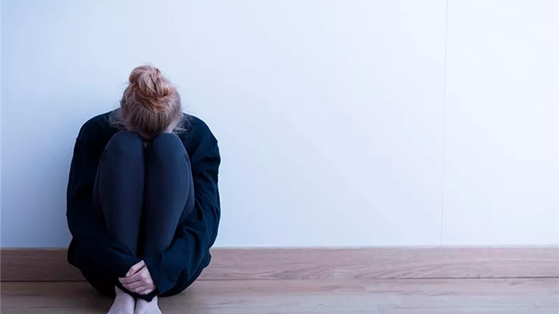 بعد حادثة فتاة شبرا.. خبراء: هذه العلامات تدل على اقترابك من الانتحار