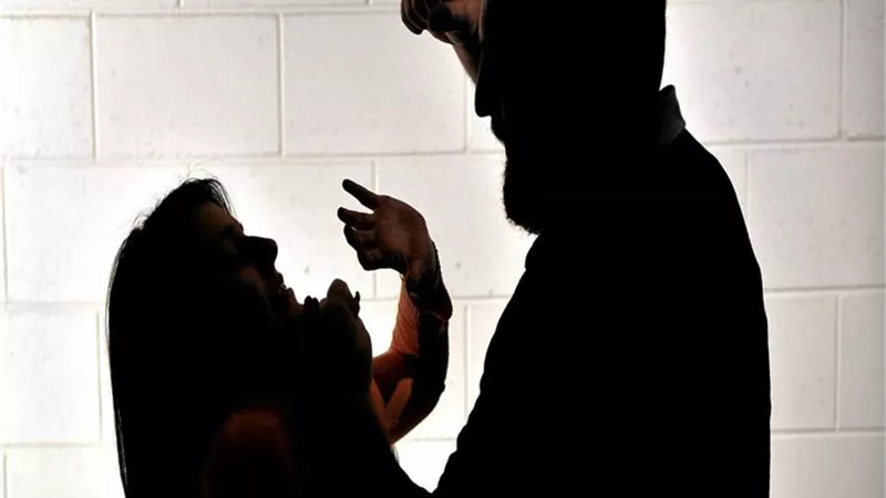 ماتت زوجته بأدوية الاكتئاب فاتهمه أهلها بقتلها 