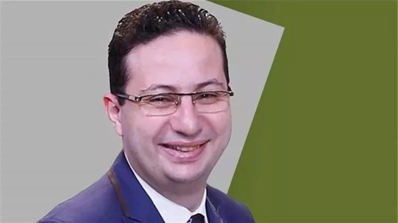 «طبيب الكركمين».. الحكم بحبس الصيدلي أحمد أبو النصر عامين ونصف بتهمة النصب