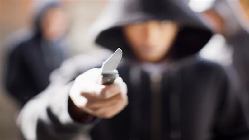 رفضت الزواج منه.. ضبط المتهم بالاعتداء على فتاة بسلاح أبيض