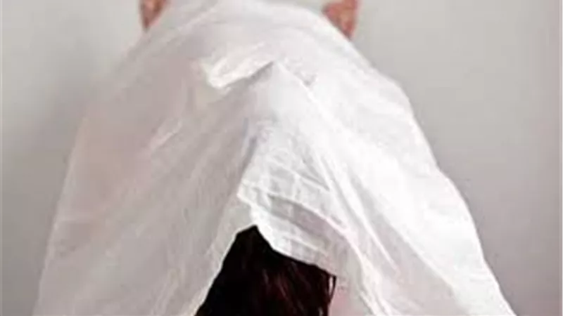 التحقيق في العثور على جثة متعفنة داخل شقة بالتجمع الأول