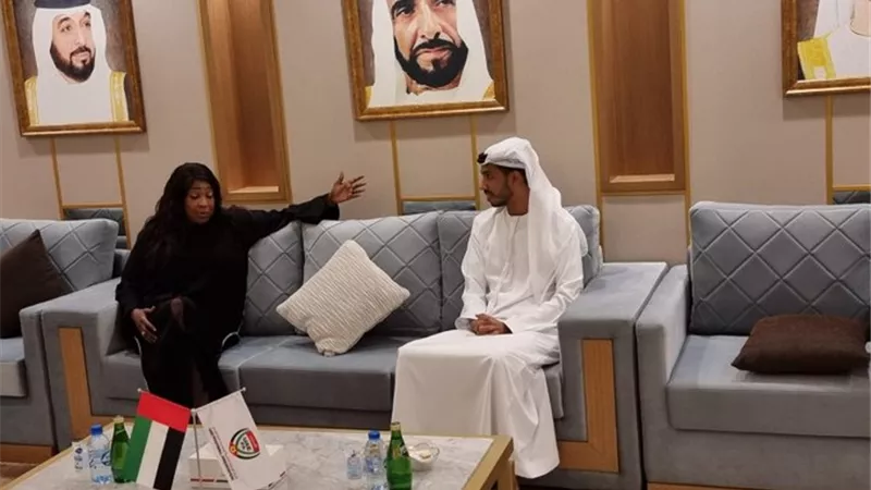 أمينة الفيفا فاطمة سامورا تزور الاتحاد الإماراتي لكرة القدم| صور