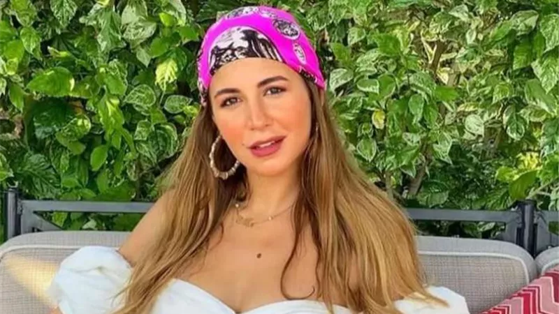 ملك قورة فتاة شعبية لأول مرة من أجل «الحب بتفاصيله»
