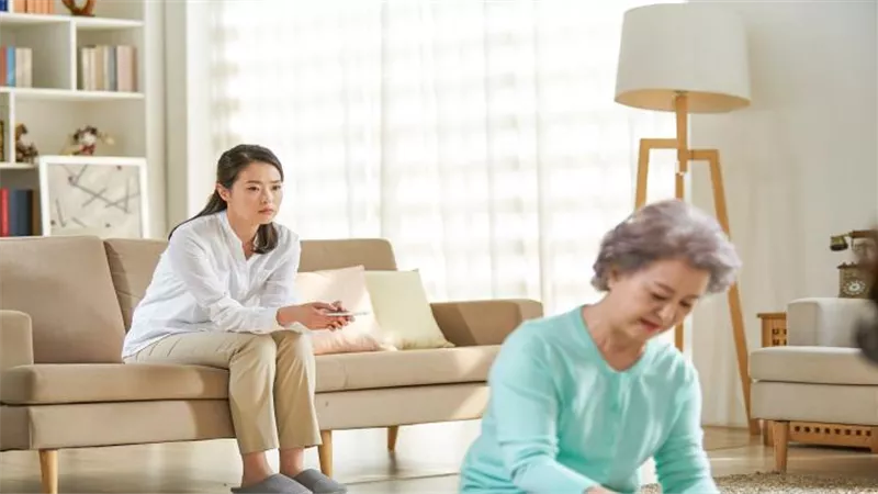 مشاكل الأمهات على السوشيال ميديا.. «بنتي بتحب حماتي أكتر مني أعمل إيه؟!»
