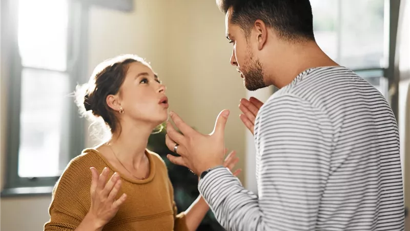 على غرار مراتي مدير عام.. تخلع زوجها لأنه «بيغير منها»