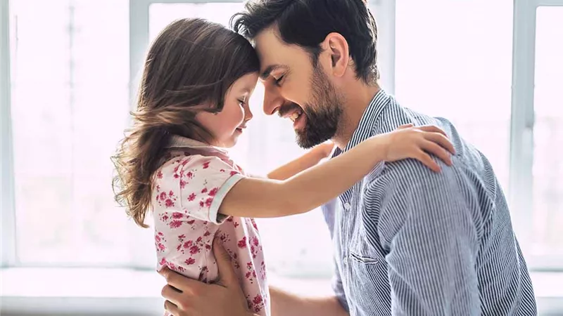 وسط احتفالات شهر المرأة.. البنات على «فيسبوك» تتحدث عن حب الأب