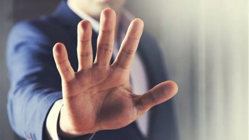 يُقلل من رجولته.. 3 أسباب لرفض الرجل عمل المرأة