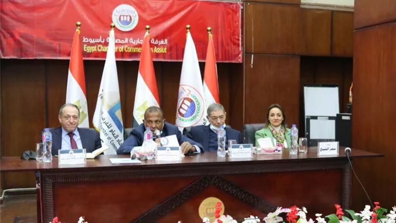 الشعبة العامة للاقتصاد الرقمي تعقد ورشة عمل بالغرفة التجارية بأسيوط للشركات الصغيرة والمتوسطة 