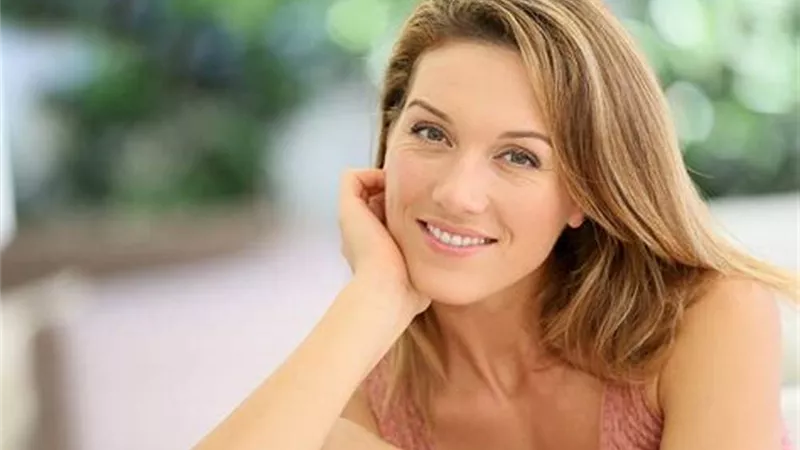 في سن الأربعين.. 12 نصيحة ستجعلكِ كأنك بنت العشرين