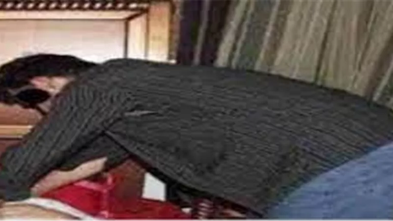 «خنقتها بالحزام» قتل أمه ووضعها تحت السرير لمدة ثلاثة أيام 
