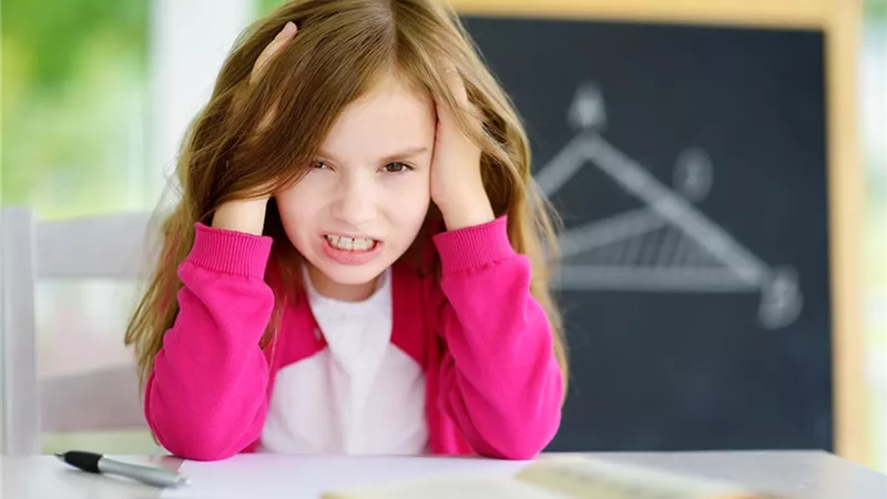ابنك عصبي وعنيد؟.. بـ 10 طرق هتعرفي تتعاملي معاه