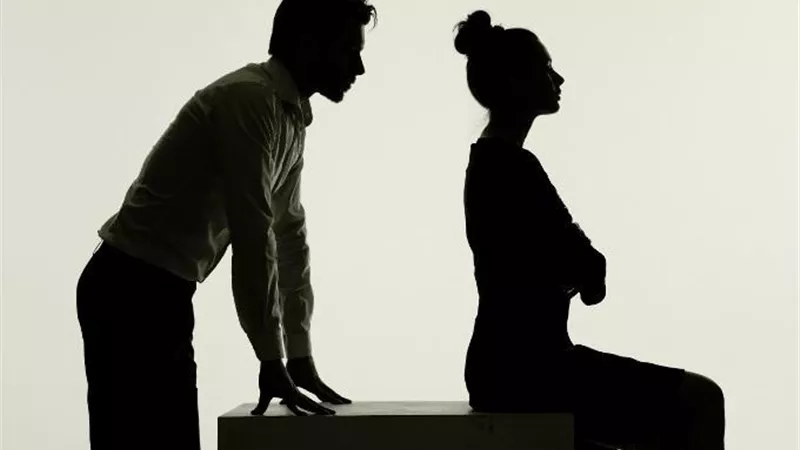 استغاثات النساء على السوشيال ميديا: «جوزي طردني أعمل إيه!؟».. وأخرى: «خطيبي شهواني!»