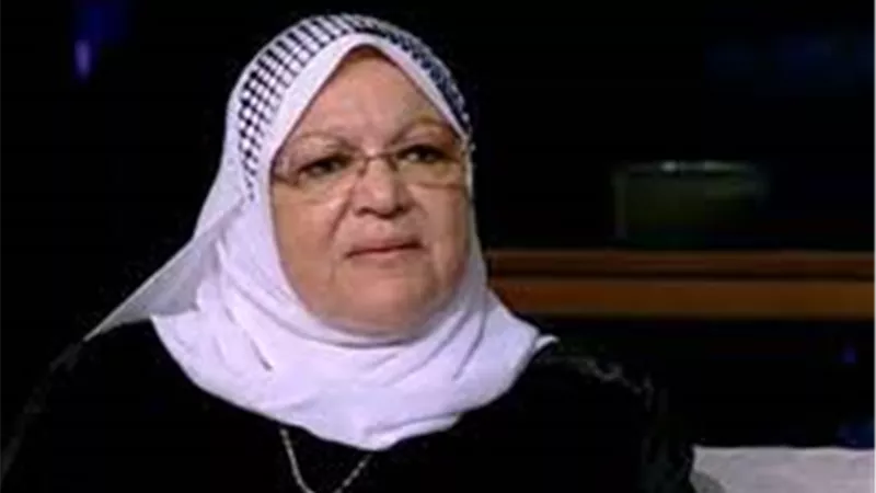أم الشهيد العقيد تامر العشماوي: السيسي ابن لكل أم شهيد وأب لكل بنت شهيد.. فيديو 
