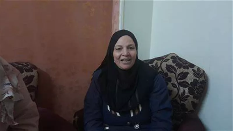 بمعاش 38 جنيهًا ربت الأم المثالية ببني سويف بناتها بعد وفاة زوجها