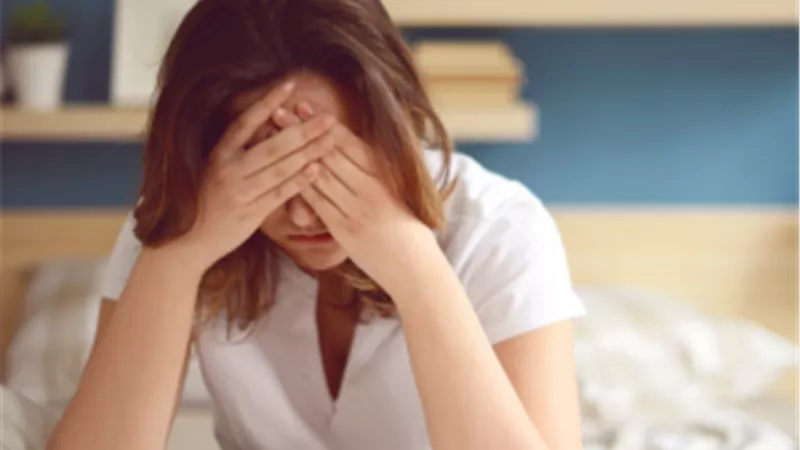 أهمها الهرمونات.. أسباب تجعل النساء أكثر ترددًا على العيادات النفسية من الرجال