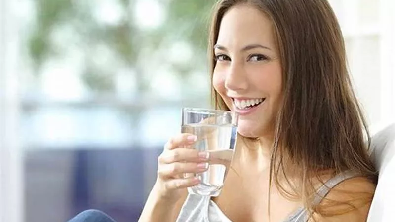 «آلام الظهر».. 7 أضرار غير متوقعة لعدم شرب المياه 