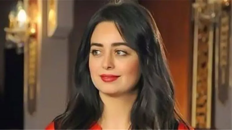 شاهدي كيف غير المكياج في ملامح هبة مجدي مع «المداح»| فيديو