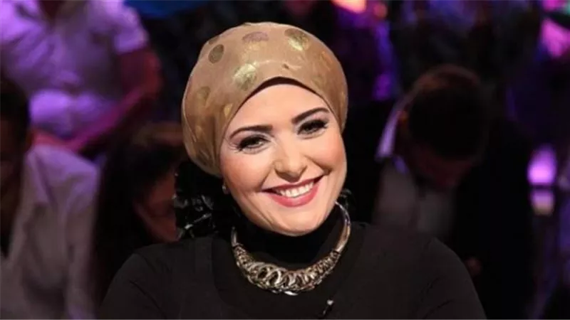 صابرين تُحيي موضة بنطال رجل العرقسوس في أولى حلقات «رامز موفي ستار».. فيديو