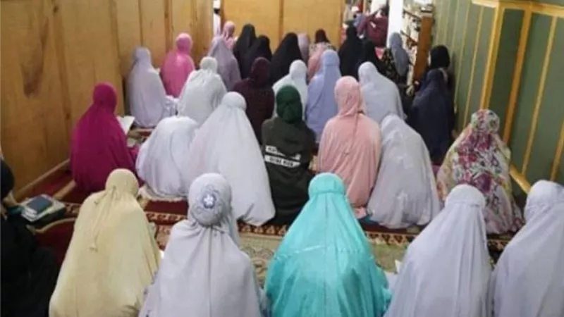 فتاوى رمضان| «الإفتاء»: ستر المرأة لقدميها في الصلاة «محل خلاف»