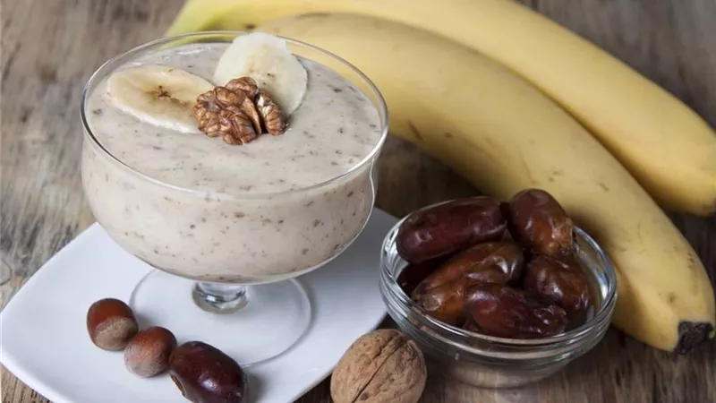 مشروب رمضان| طريقة عمل الموز بالتمر واللبن.. «طاقة وشبع»