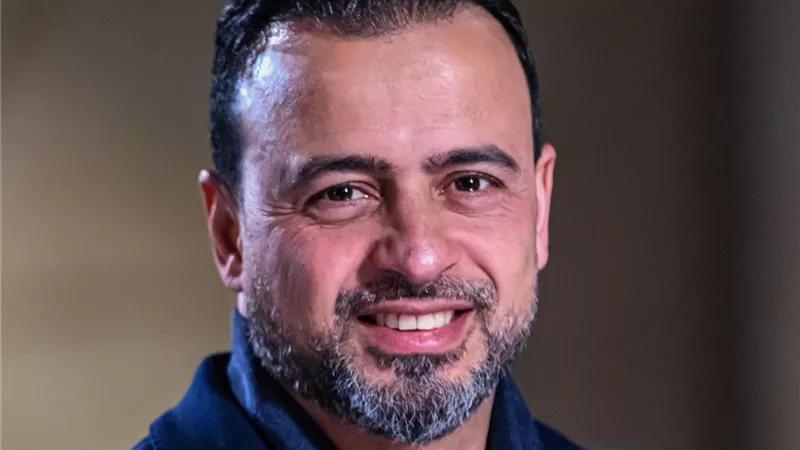 «مصطفى حسني» يتحدث عن صفات الشخص المُنقذ في الحلقة الثالثة من «القناع» .. فيديو