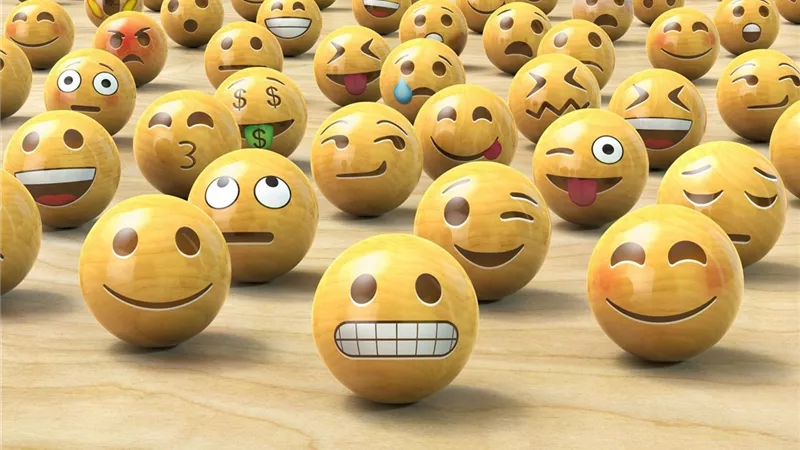 الإيموشن والوجوه التعبيرية حلال أم حرام؟.. «الإفتاء» تُجيب