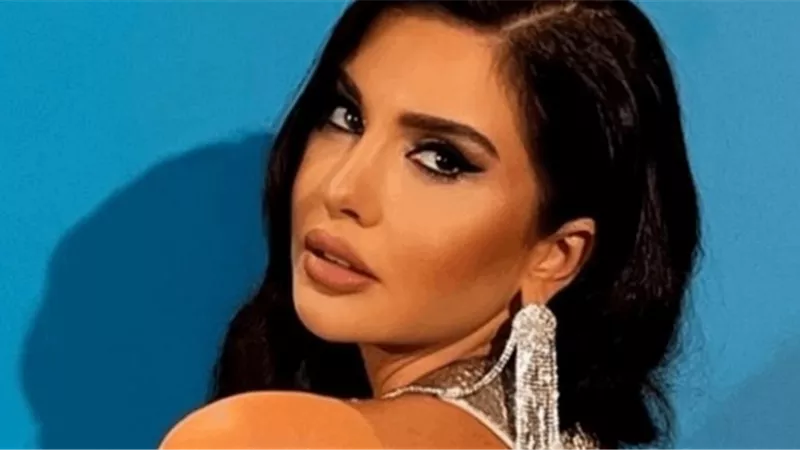 لاميتا فرنجية تطل بالعباءة والكرديجان الرمضاني| صور