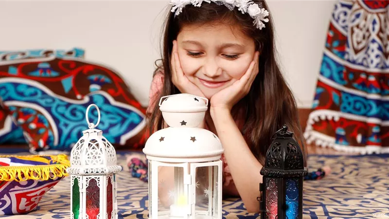 «إزاي أعود ولادي على عادات رمضان؟».. استشاري علاقات أسرية تُجيب