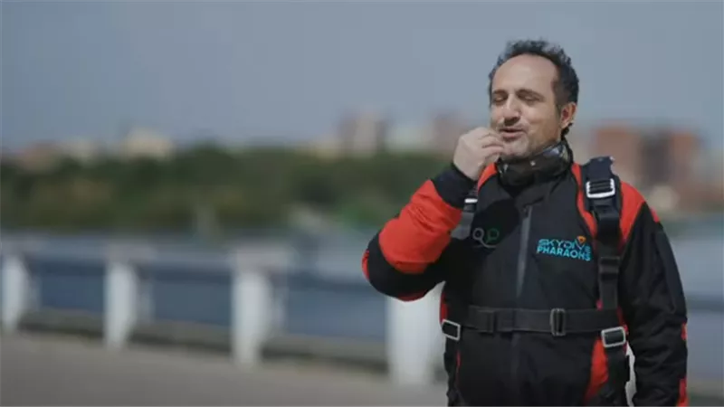«عايز مانجة وسمك».. طلبات شريف مدكور بعد التحليق بسماء الإسماعيلية في «نجوم السما»| فيديو
