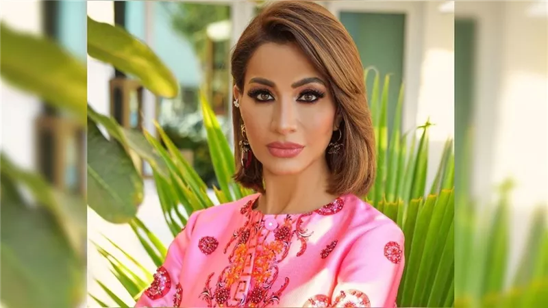 بسمة وهبة تروّج لـ«العرافة» بأزياء غير تقليدية في موضة 2022| صور