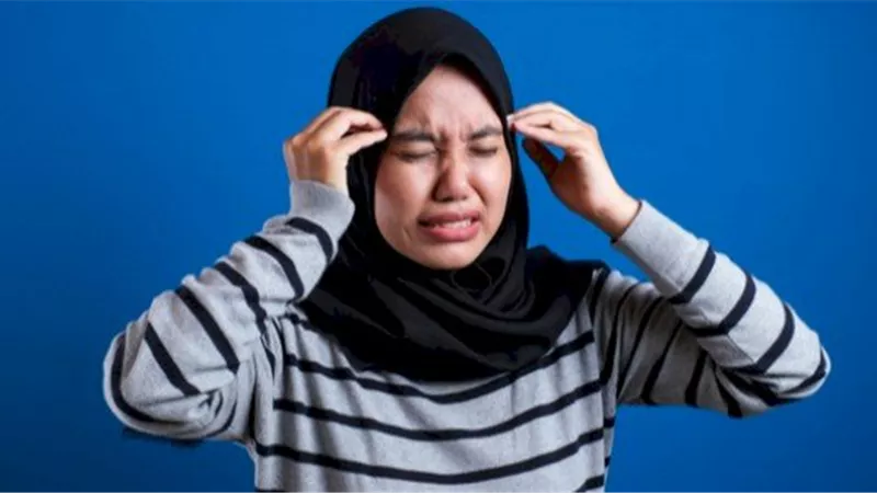 فتاوى رمضان| أشعر بالصداع فهل يجوز لي الإفطار؟ «الإفتاء تجيب»