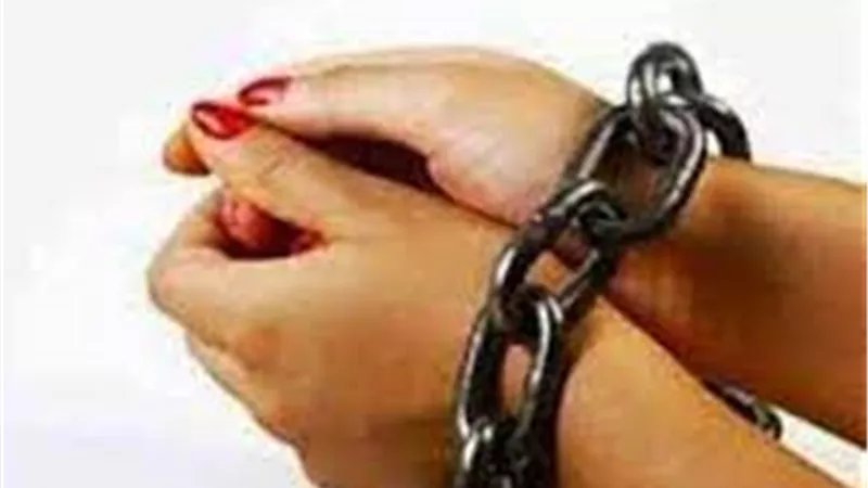 سقوط زعيمة عصابة تزوير المحررات الرسمية بحلوان في قبضة الداخلية