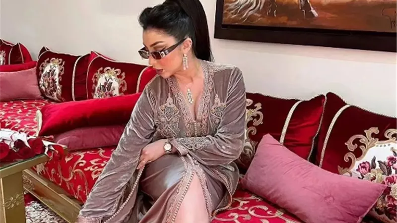 «سفيرة القفطان المغربي» استوحي إطلالتك الرمضانية الساحرة من المطربة دنيا بطمة| صور