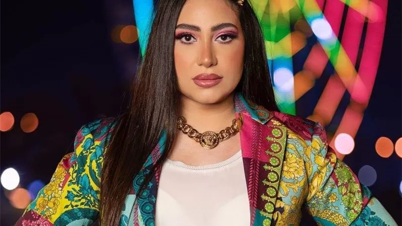 بوسي تتألق بأحدث صيحات البليزر في 2022| صور