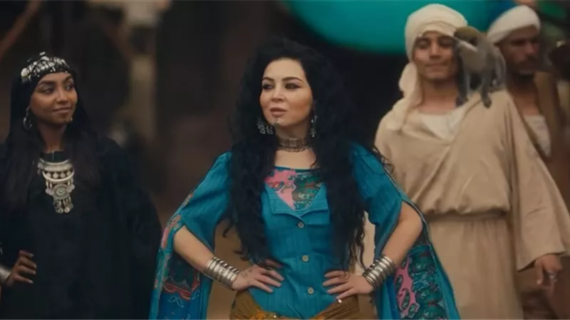 هذا ما طلبته مي عز الدين من مصمم أزيائها في 