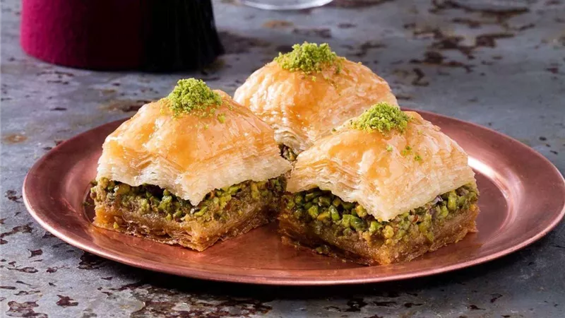 حلو رمضان.. طريقة عمل البقلاوة بالمكسرات