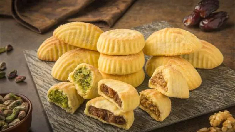 عيدك عندنا.. اعرفي طريقة عمل «الكحك الناعم» زي المحلات| فيديو جراف