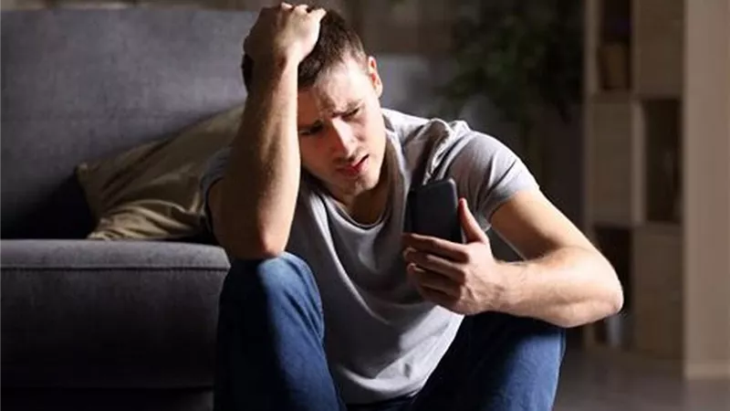 زوج يتسبب في إندلاع نار الحب بين صديقه وزوجته والتعليقات :