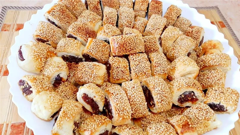 بمناسبة قرب قدوم العيد إليكِ طريقة عمل «قراقيش بالعجوة»