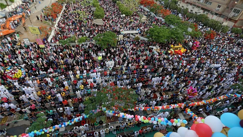 حكم من بدأ الصيام في مصر وسافر إلى بلد يختلف العيد فيه.. «الإفتاء» تجيب
