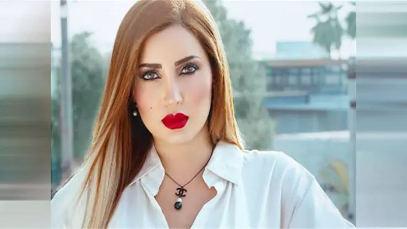 نسرين طافش تروّج لـ «جوقة عزيزة» بفستان «مكشكش»| صور
