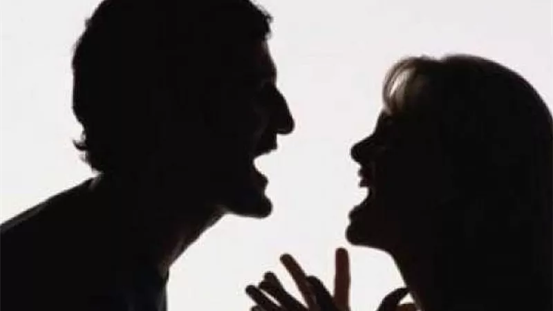 زوج في دعوى النشوز: علّمت على وجهي بالسكين وطردت أمي في شهر العسل
