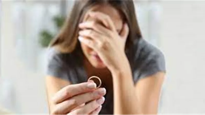«عُرضة للقيل والقال».. انحسار فرص العمل للمطلقات