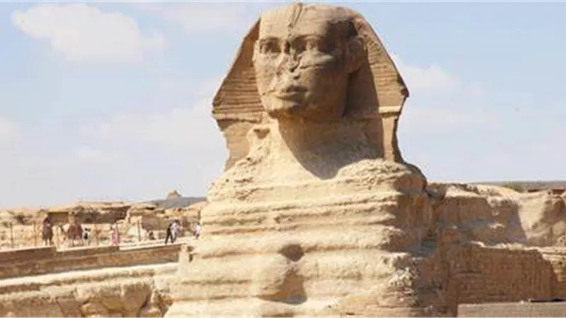«أبو الهول نام».. مخاوف من قرب هلاك العالم.. ومصدر بالآثار: «الصور مزيفة»