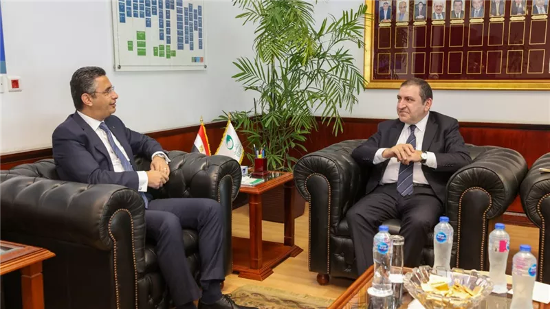 رئيس البريد يستقبل سفير أذربيجان بالقاهرة لبحث التعاون المشترك