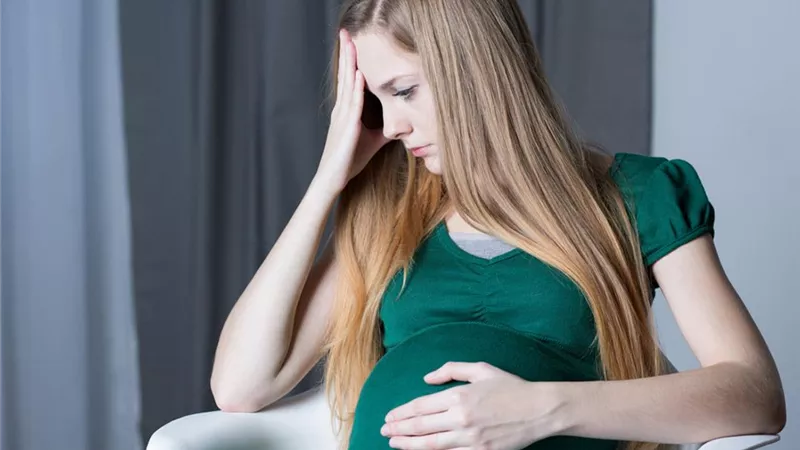 بكاء متكرر وإحساس بالوحدة.. أعراض شائعة لاكتئاب الحمل