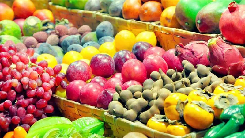 أسعار الفاكهة اليوم الأحد في الأسواق.. الخوخ العريشي بـ7 جنيهات