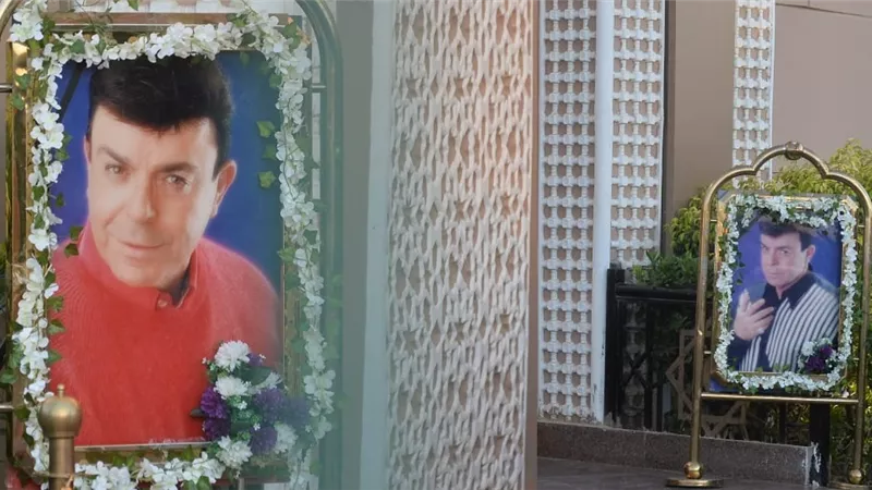 «عمرو الليثي وأشرف عبد الباقي» أبرزهم.. نجوم الفن والإعلاميين بعزاء سمير صبري| صور