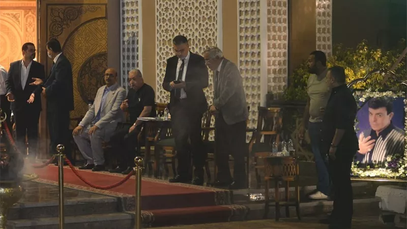 «ظهور نادر» للنجمة نبيلة عبيد ومادلين طبر في عزاء سمير صبري| صور
